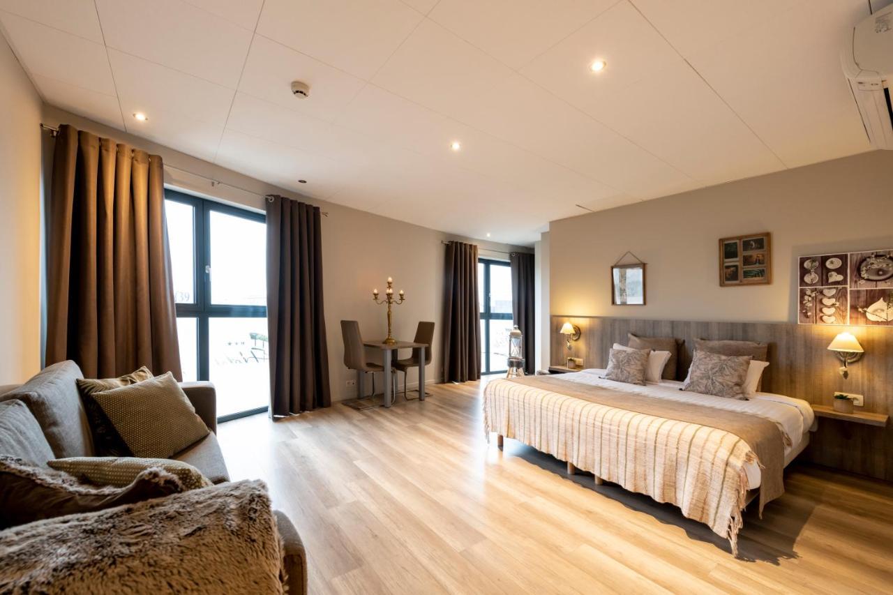 Hotel De La Tour Melen Екстериор снимка