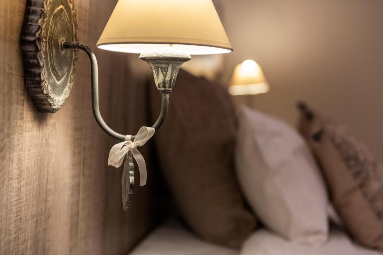 Hotel De La Tour Melen Екстериор снимка