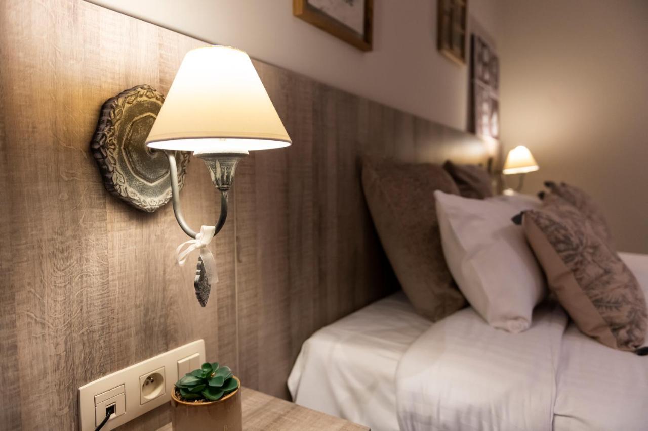 Hotel De La Tour Melen Екстериор снимка